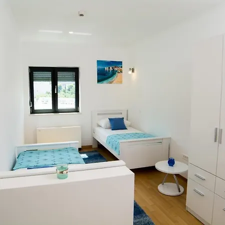 Appartement By The Sea - 14636 *